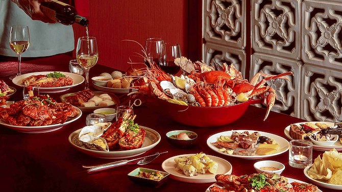 What is Saigon Café at Sheraton Saigon Grand Opera Hotel known for?