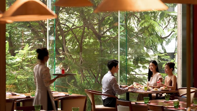 Is Saigon Café suitable for birthday celebrations and corporate dinners?